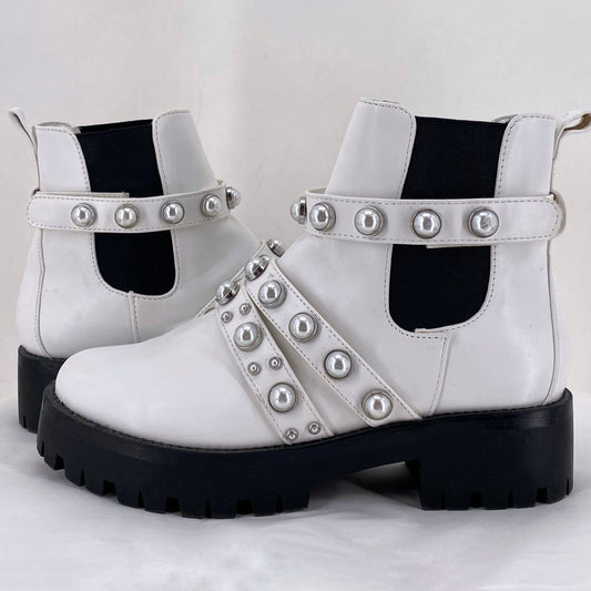 White W Shoe Size 8 BP. Boots