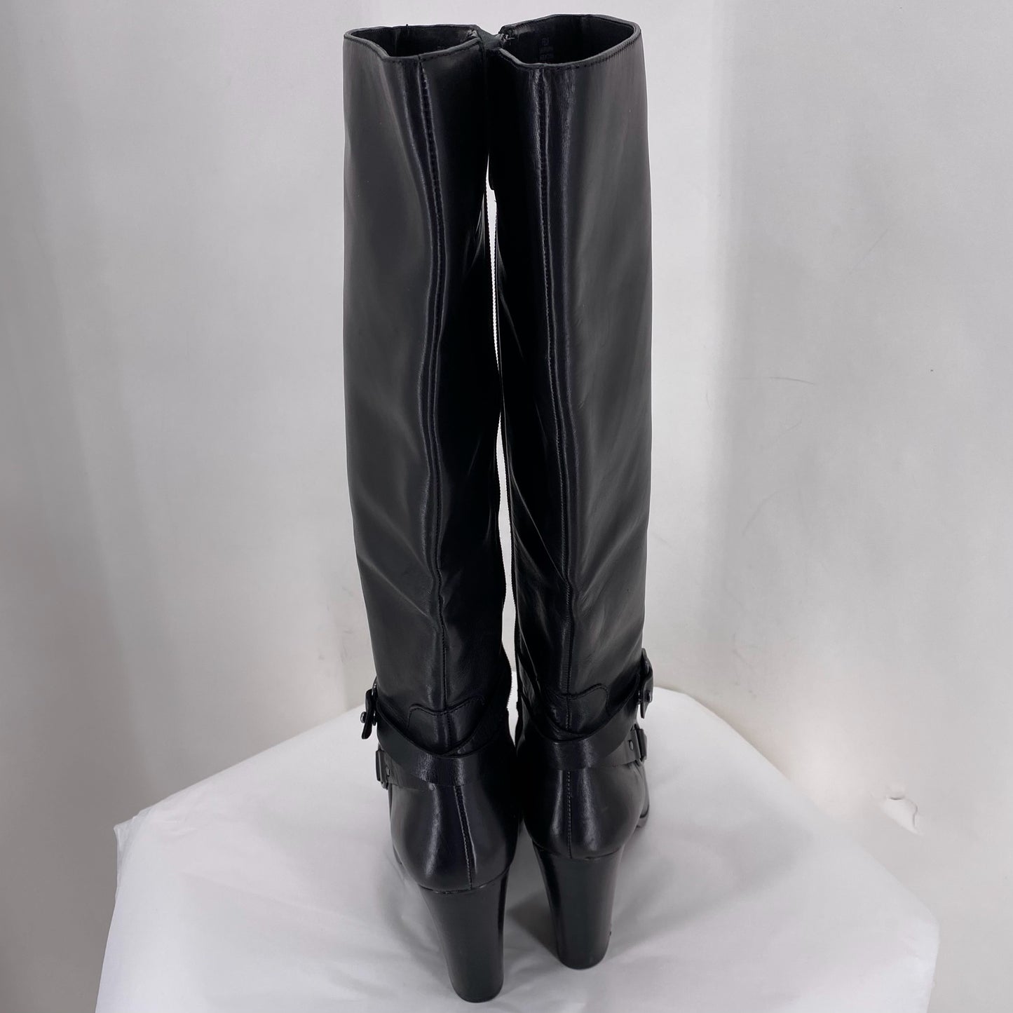 Black W Shoe Size 8 TAHARI Boots
