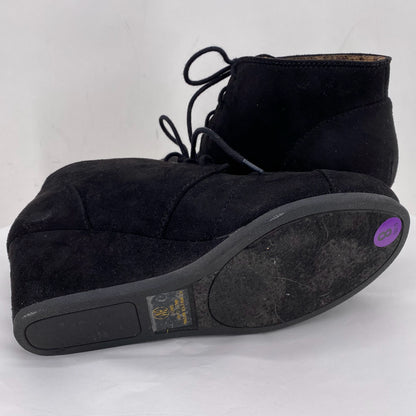 Black W Shoe Size 8 UNR8ED shooties/booties