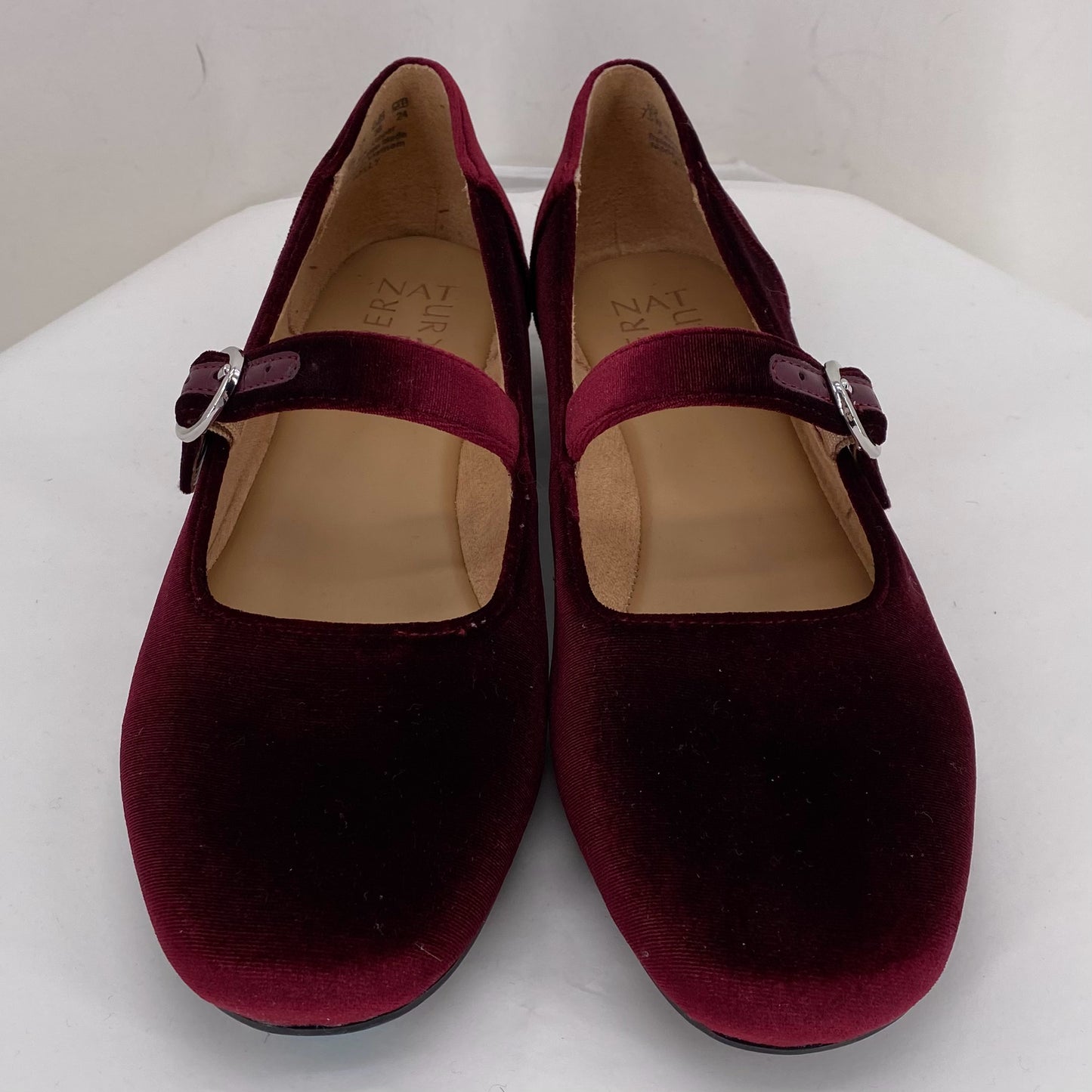 Red W Shoe Size 7.5 NATURALIZER Flats