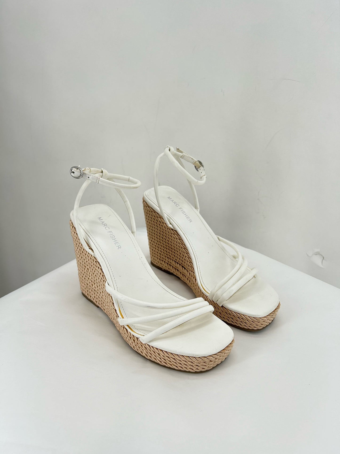 White W Shoe Size 8 MARC FISHER Wedge