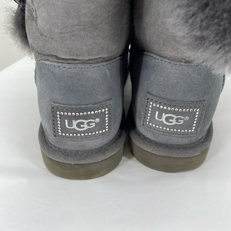 Gray W Shoe Size 6 UGG Boots