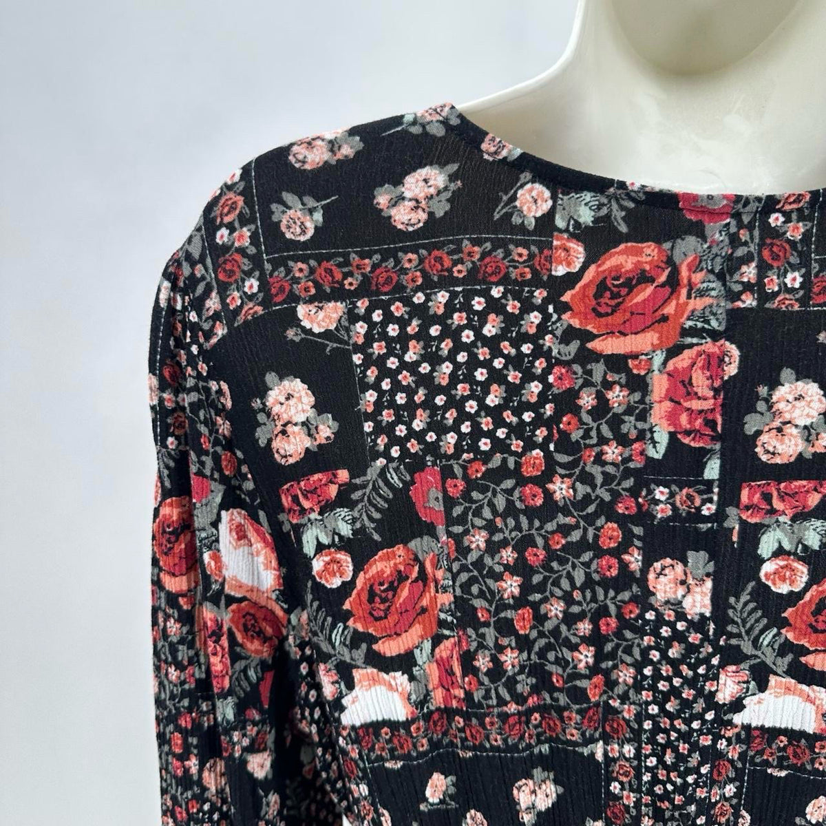 Size M MAURICES Floral Shirt
