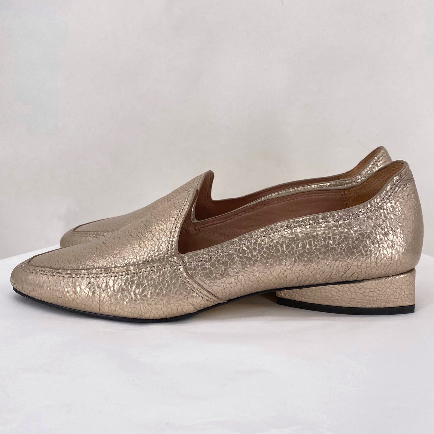 Champagne W Shoe Size 9 DONALD J PLINER Loafer