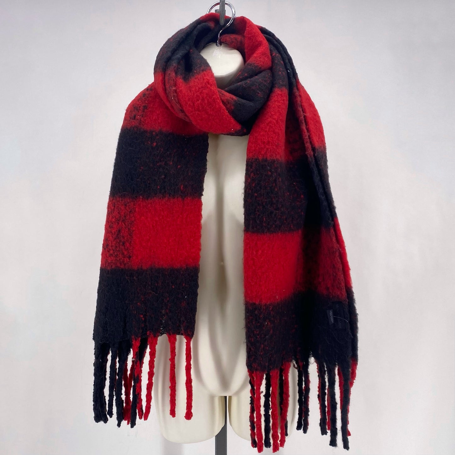 STEVE MADDEN BLACK/RED Scarf
