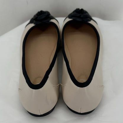 Cream W Shoe Size 10 Flats