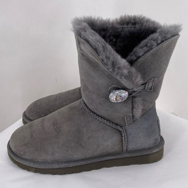 Gray W Shoe Size 6 UGG Boots