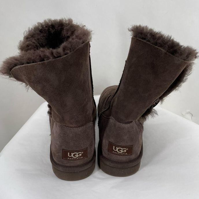 DARK BROWN W Shoe Size 9 UGG Boots