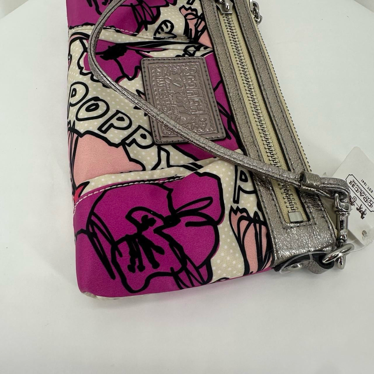 TAN/WHITE COACH Wristlet
