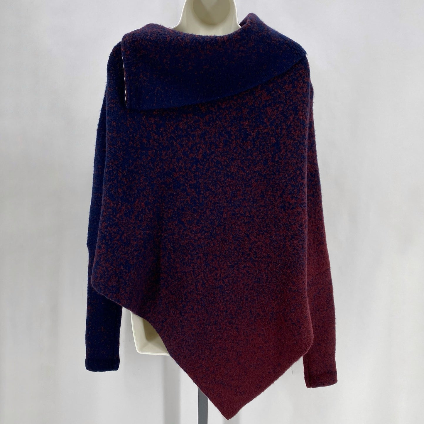 Size M/L WHITE HOUSE BLACK BLOTCHY Sweater