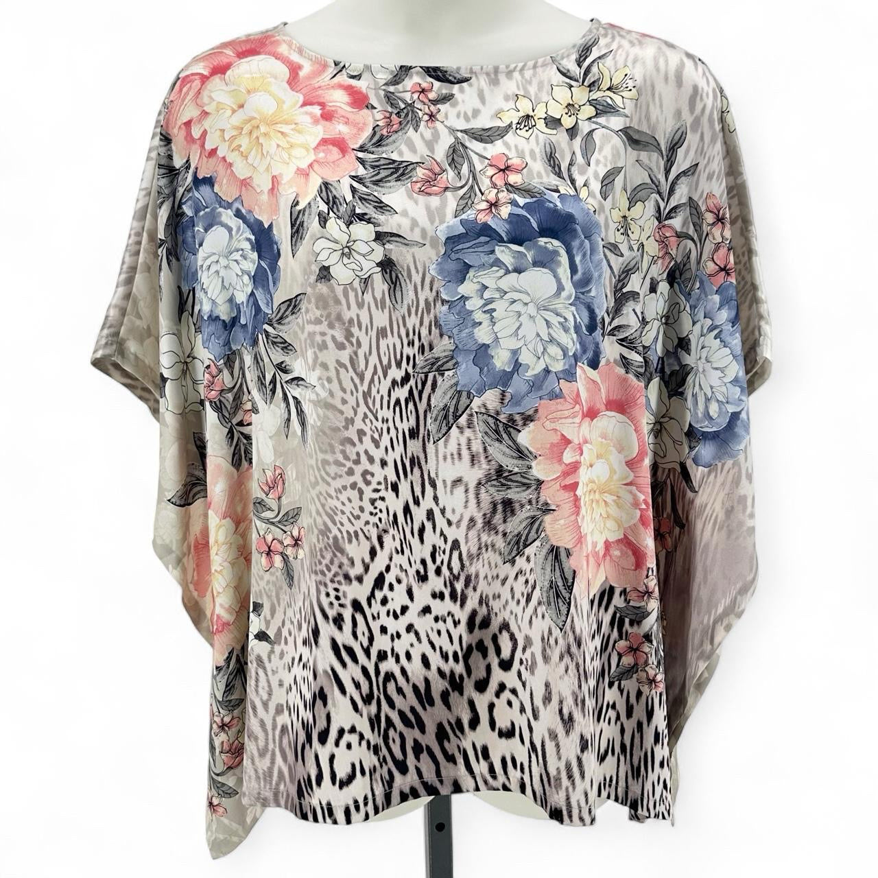 Size L/XL CHICO'S FLOWERS PONCHO