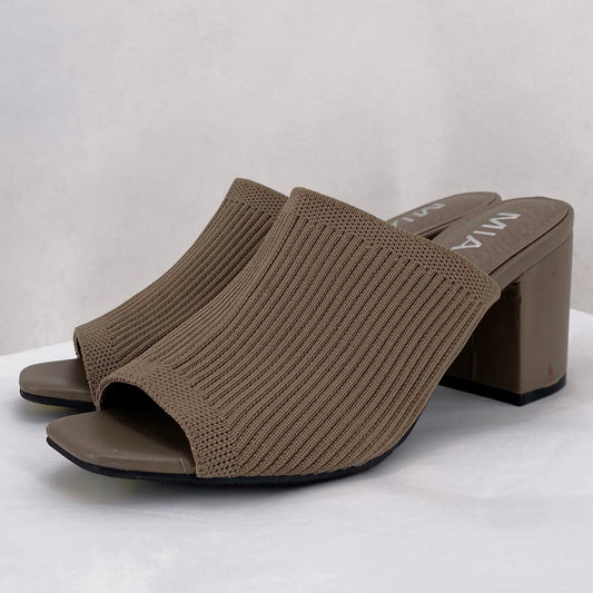 Tan W Shoe Size 7 MIA Sandals