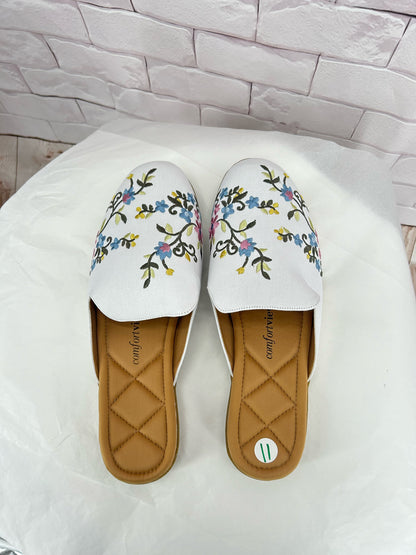 White W Shoe Size 11 COMFORTVIEW Mules