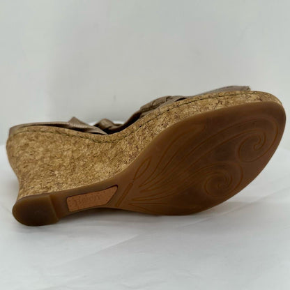 GOLD W Shoe Size 6 BORN Wedge