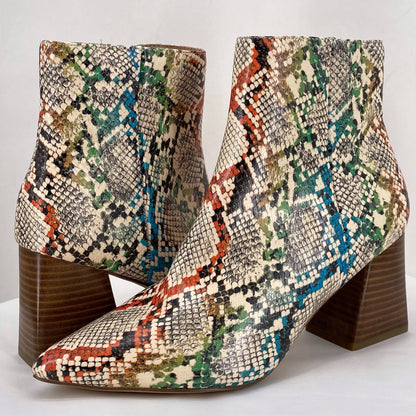 off white W Shoe Size 8 STEVE MADDEN Boots
