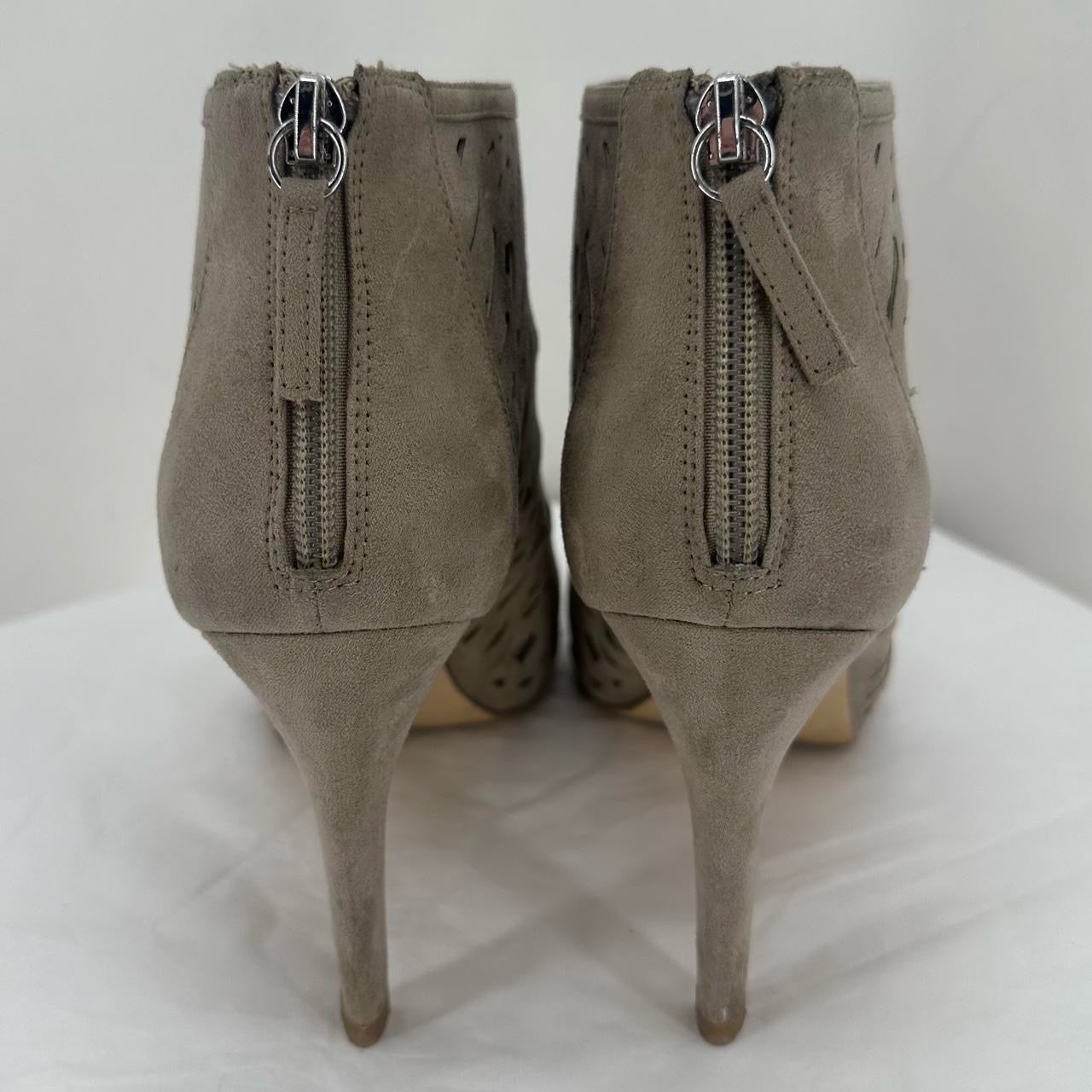 Taupe W Shoe Size 10 WHITE HOUSE BLACK Heels