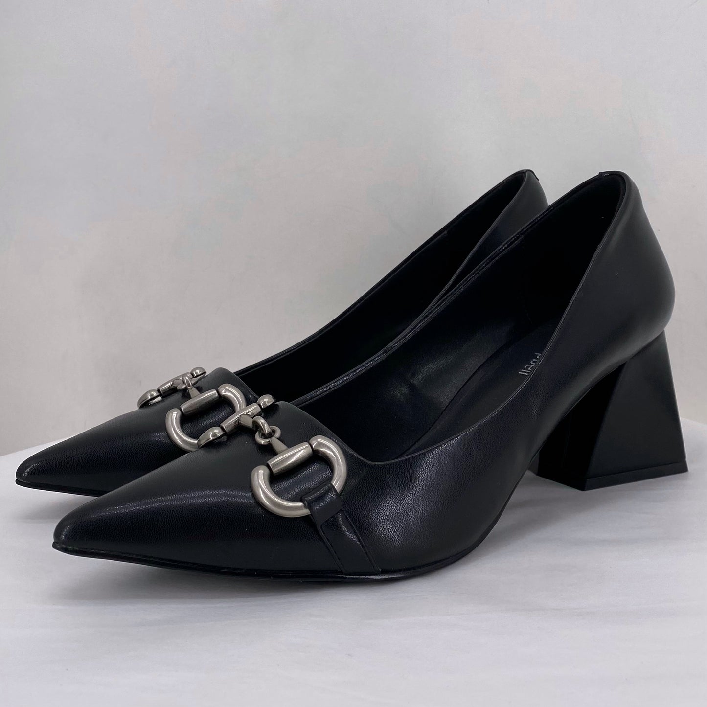 Black W Shoe Size 8 JEFFREY CAMPBELL Pumps