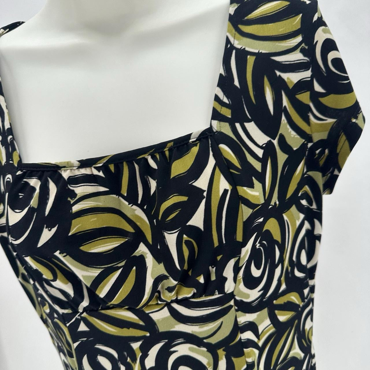 Size S VAN HEUSEN SWIRL Shirt