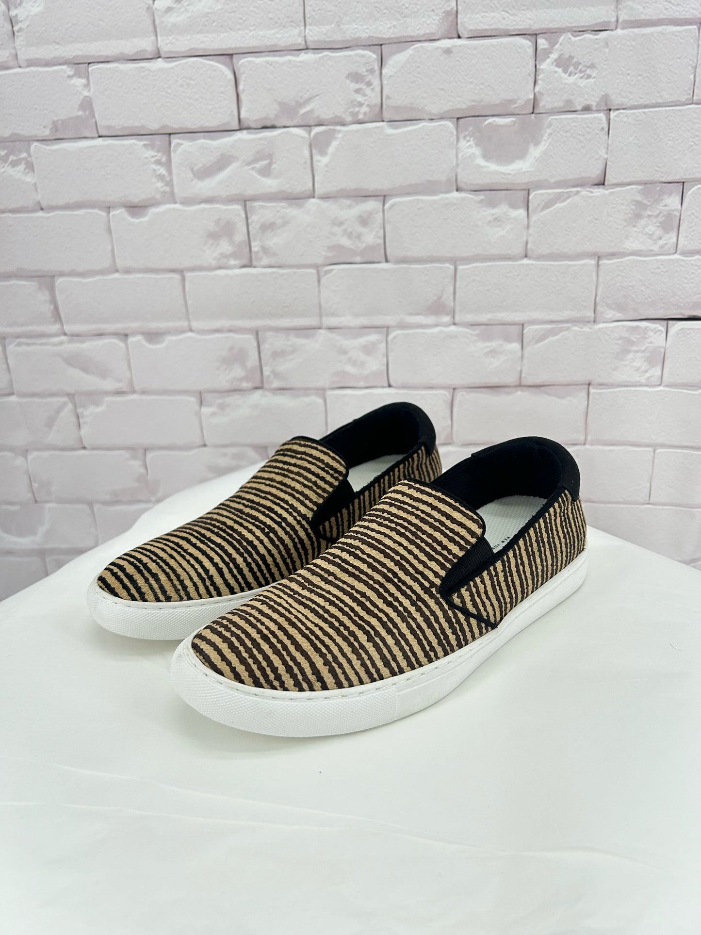 BROWN/TAN W Shoe Size 9.5 KENNETH COLE Flats