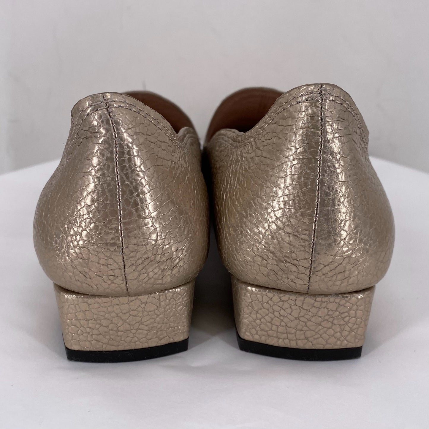 Champagne W Shoe Size 9 DONALD J PLINER Loafer