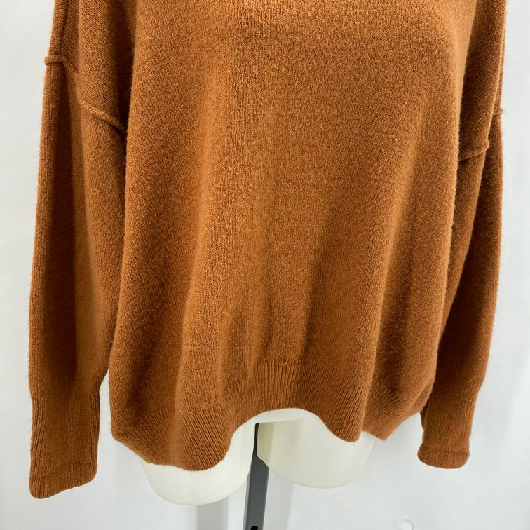 Size L VINCE CAMUTO Sweater