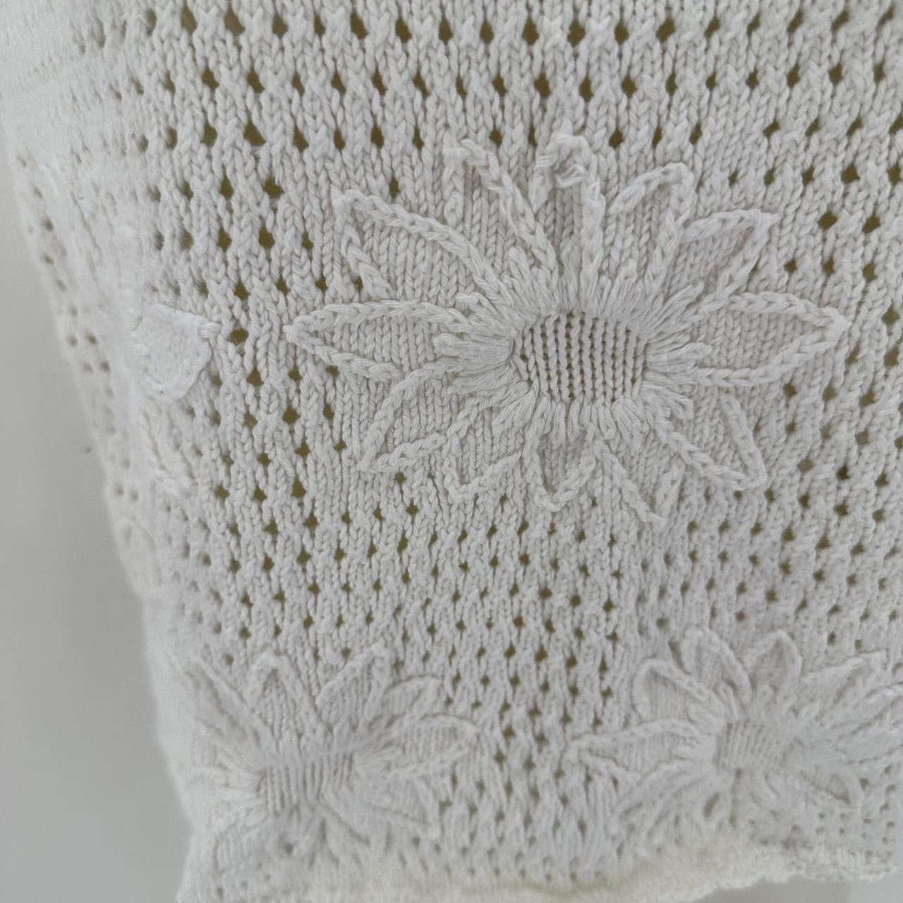 Size M LIZ CLAIBORNE FLOWERS Sweater