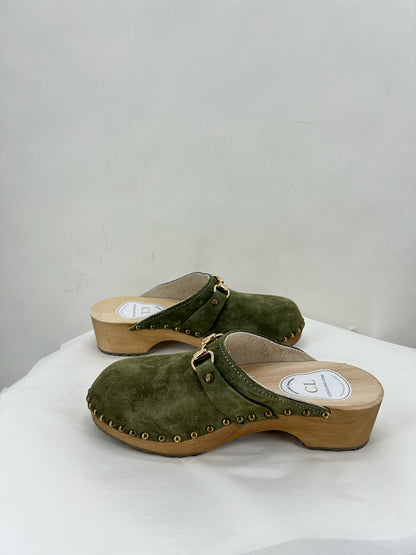 Green W Shoe Size 8.5 Clog