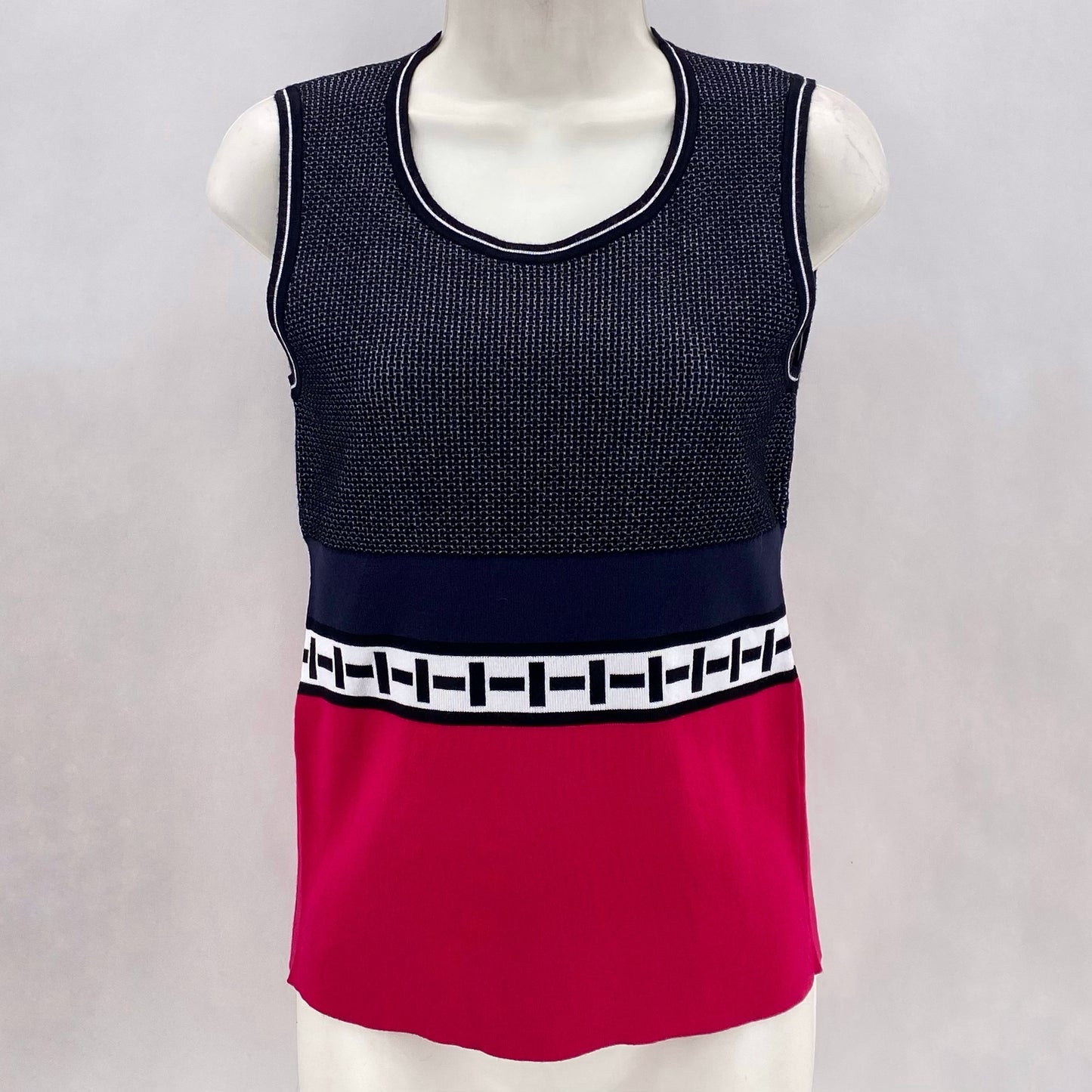 Size M CARLISLE Sweater