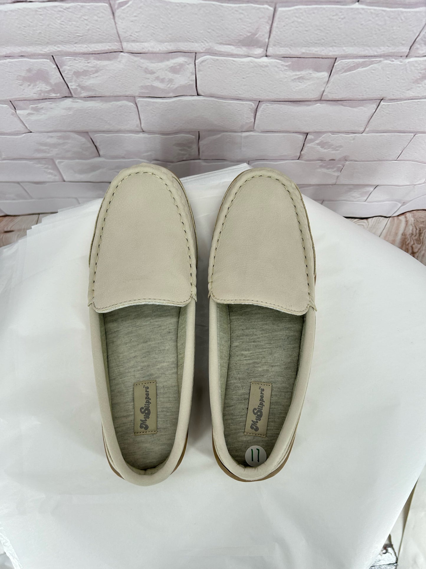 Beige W Shoe Size 11 Flats