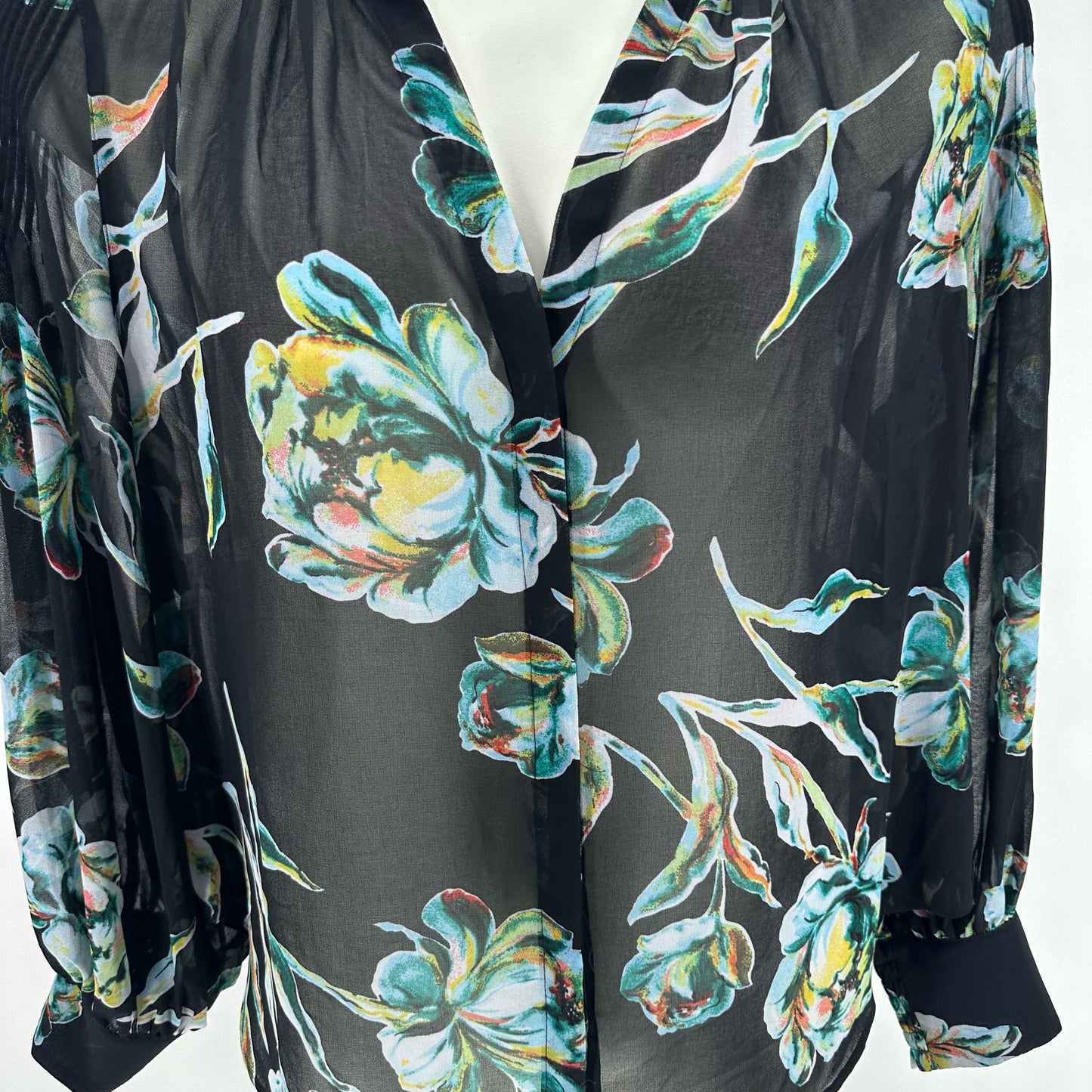 Size 3 CHICO'S FLOWERS Shirt
