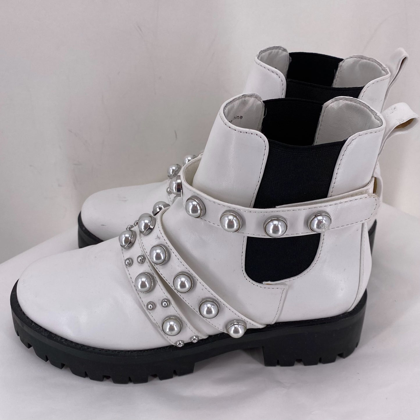 White W Shoe Size 8 BP. Boots