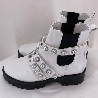 White W Shoe Size 8 BP. Boots