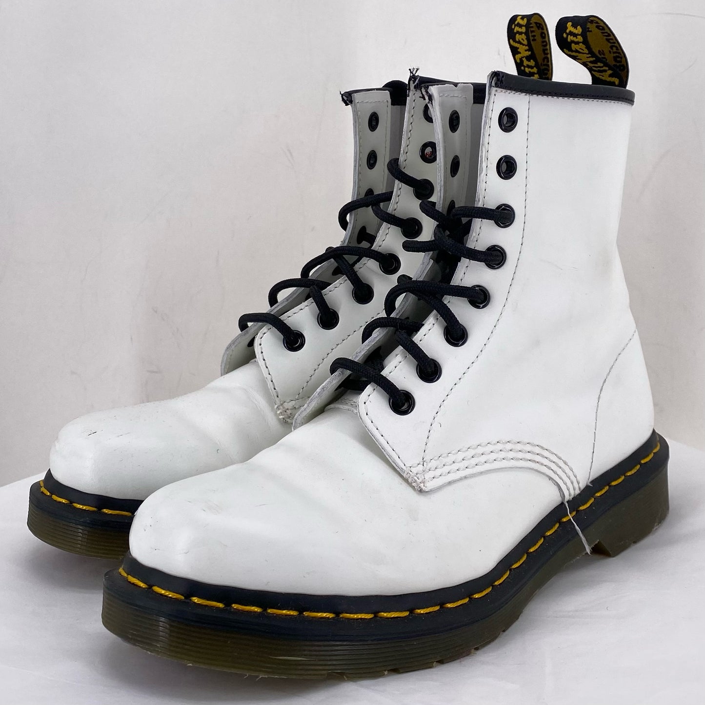 White W Shoe Size 8 DR. MARTENS Boots