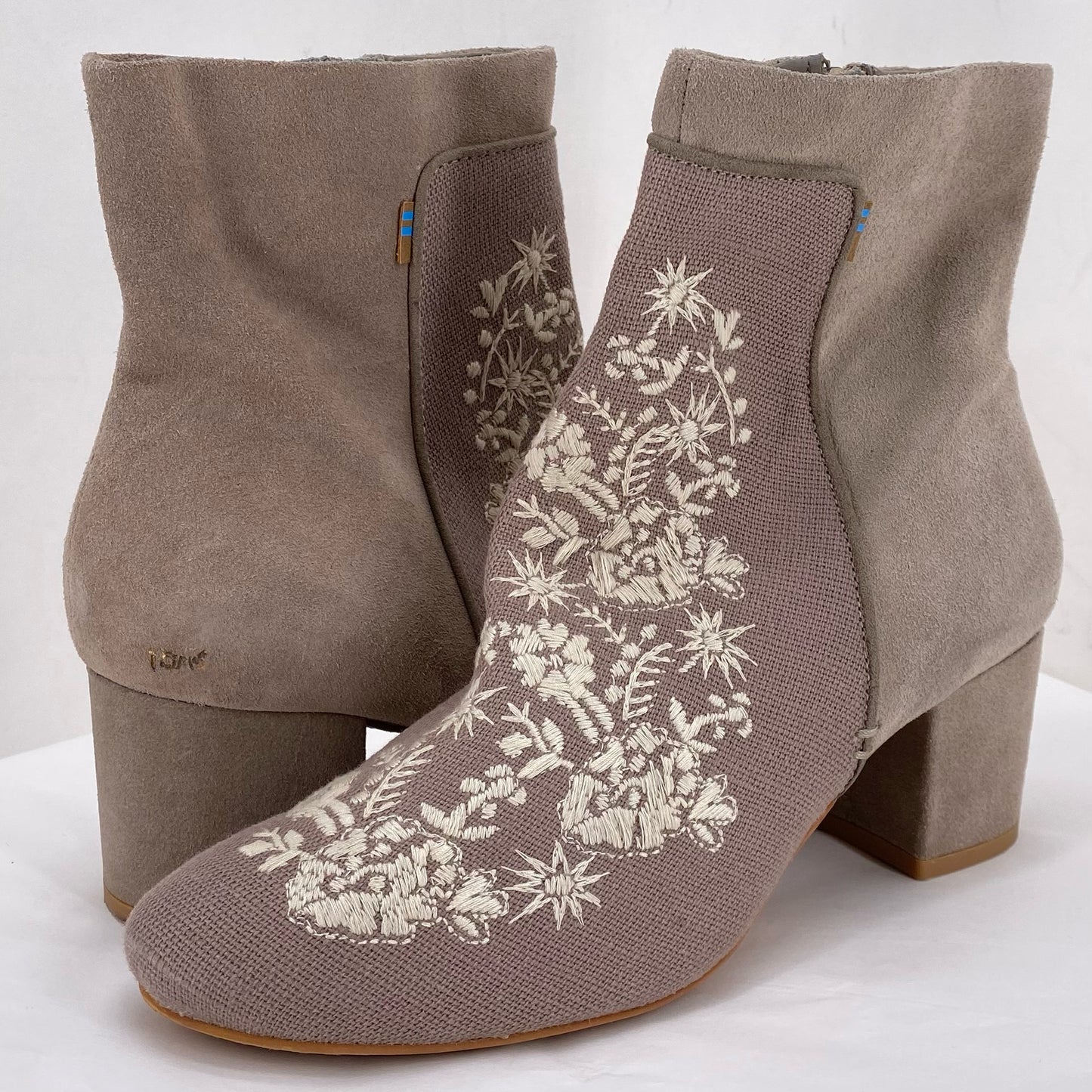 Tan W Shoe Size 8.5 TOMS Boots