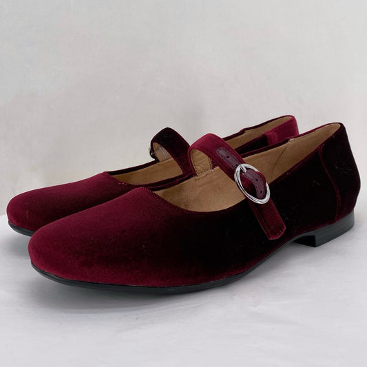 Red W Shoe Size 7.5 NATURALIZER Flats