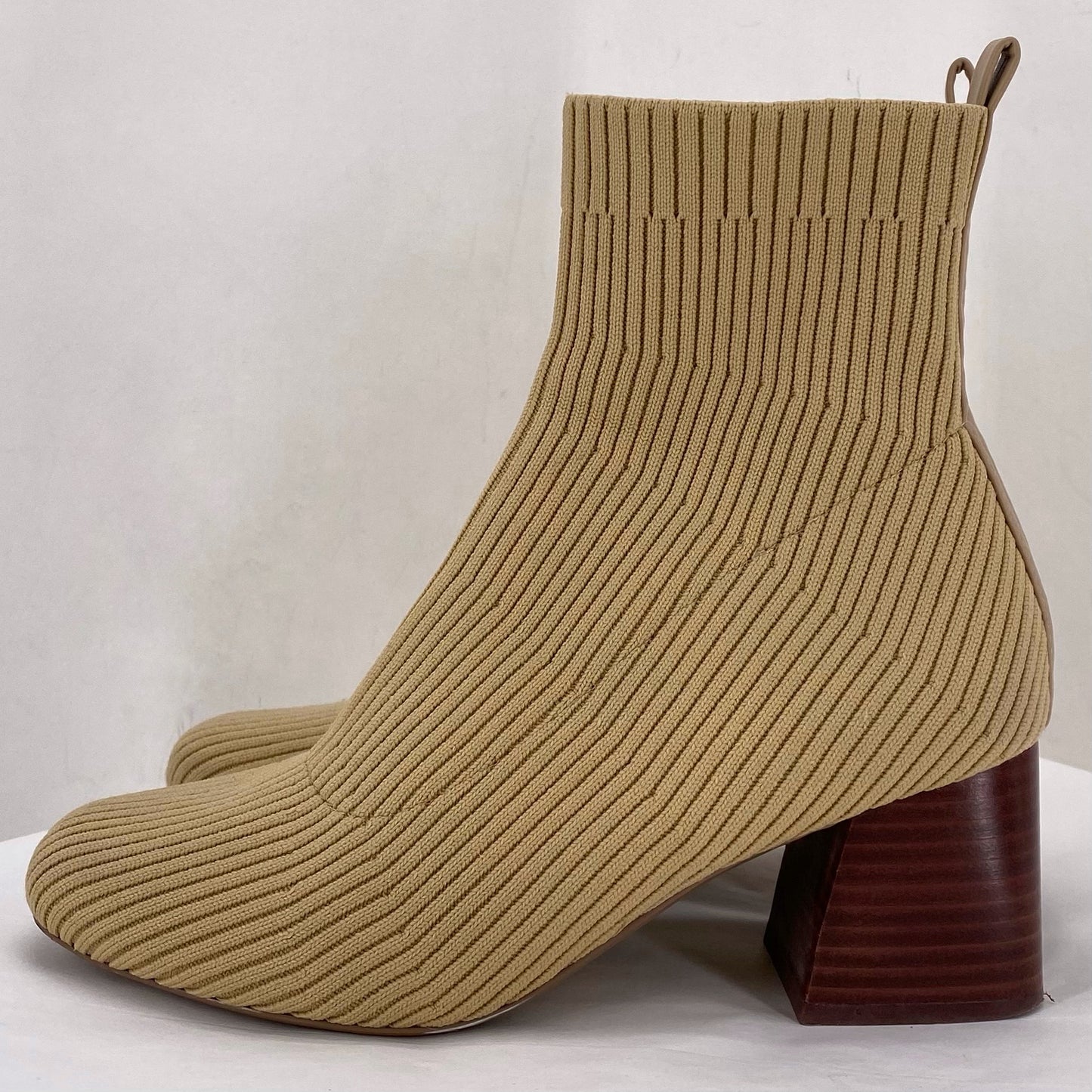 Tan W Shoe Size 5.5 SAKS FIFTH AVENUE Boots