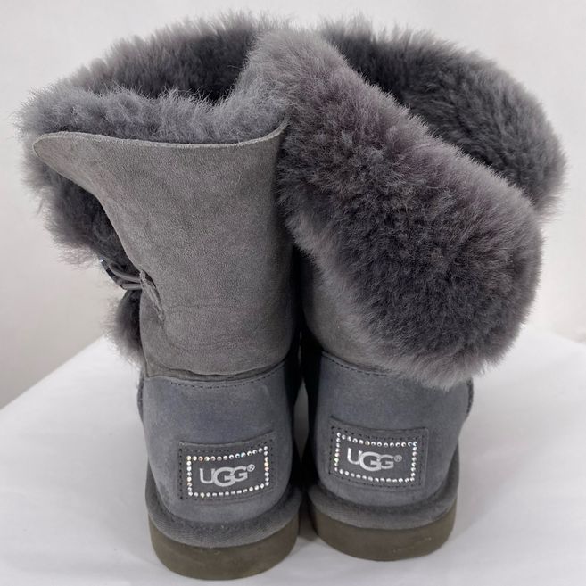 Gray W Shoe Size 6 UGG Boots