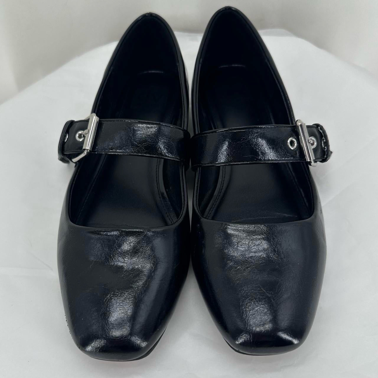 Black W Shoe Size 8.5 DV Flats