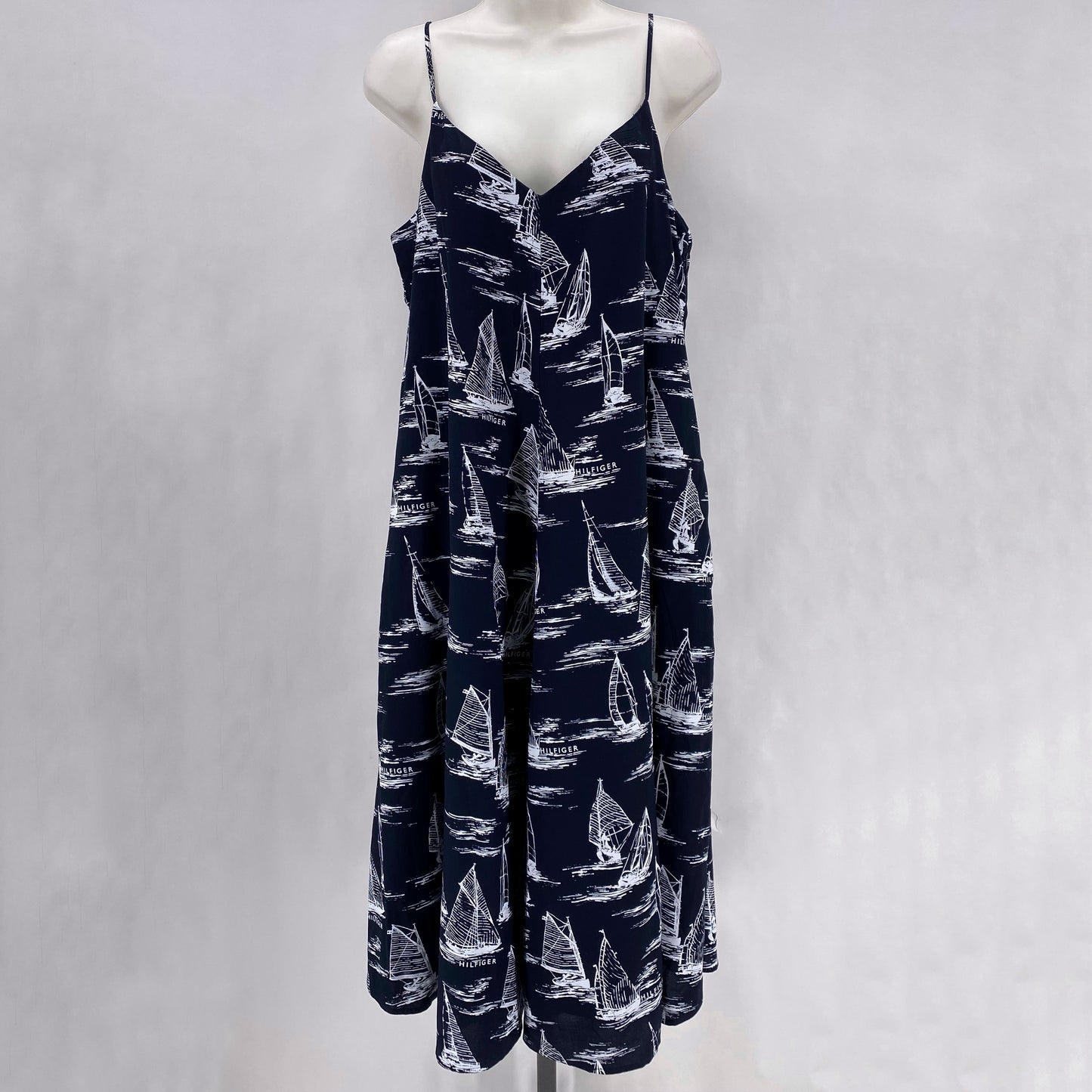 Size M TOMMY HILFIGER SAILBOATS Dress