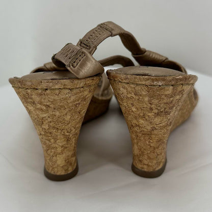 GOLD W Shoe Size 6 BORN Wedge