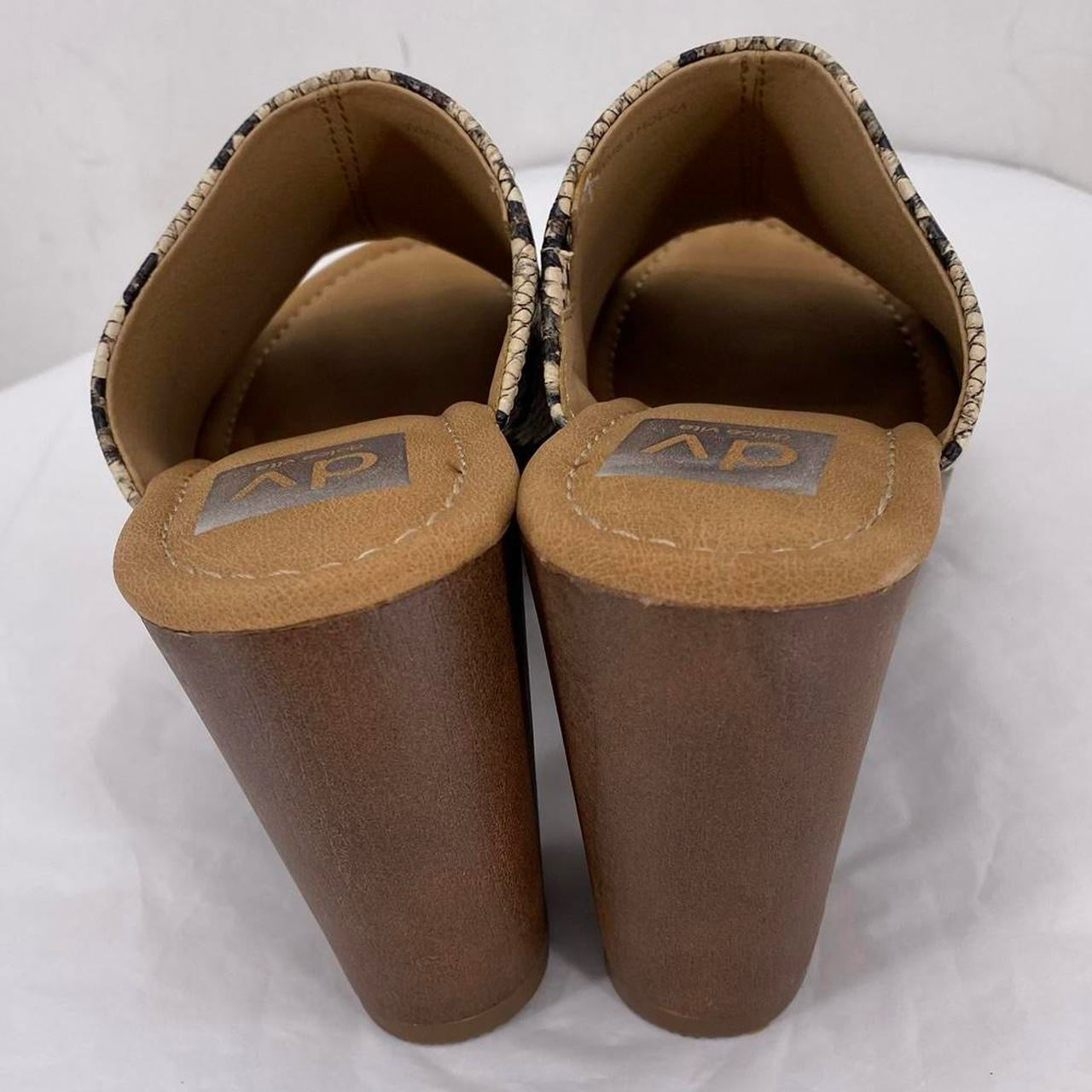 BROWN W Shoe Size 6 DOLCE VITA Sandals