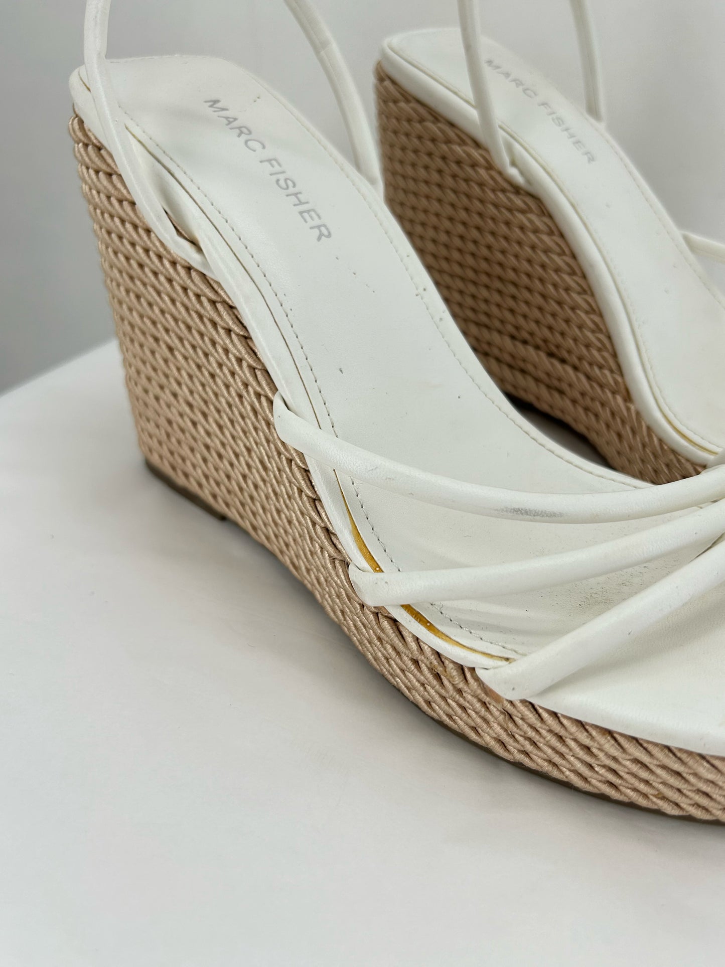 White W Shoe Size 8 MARC FISHER Wedge