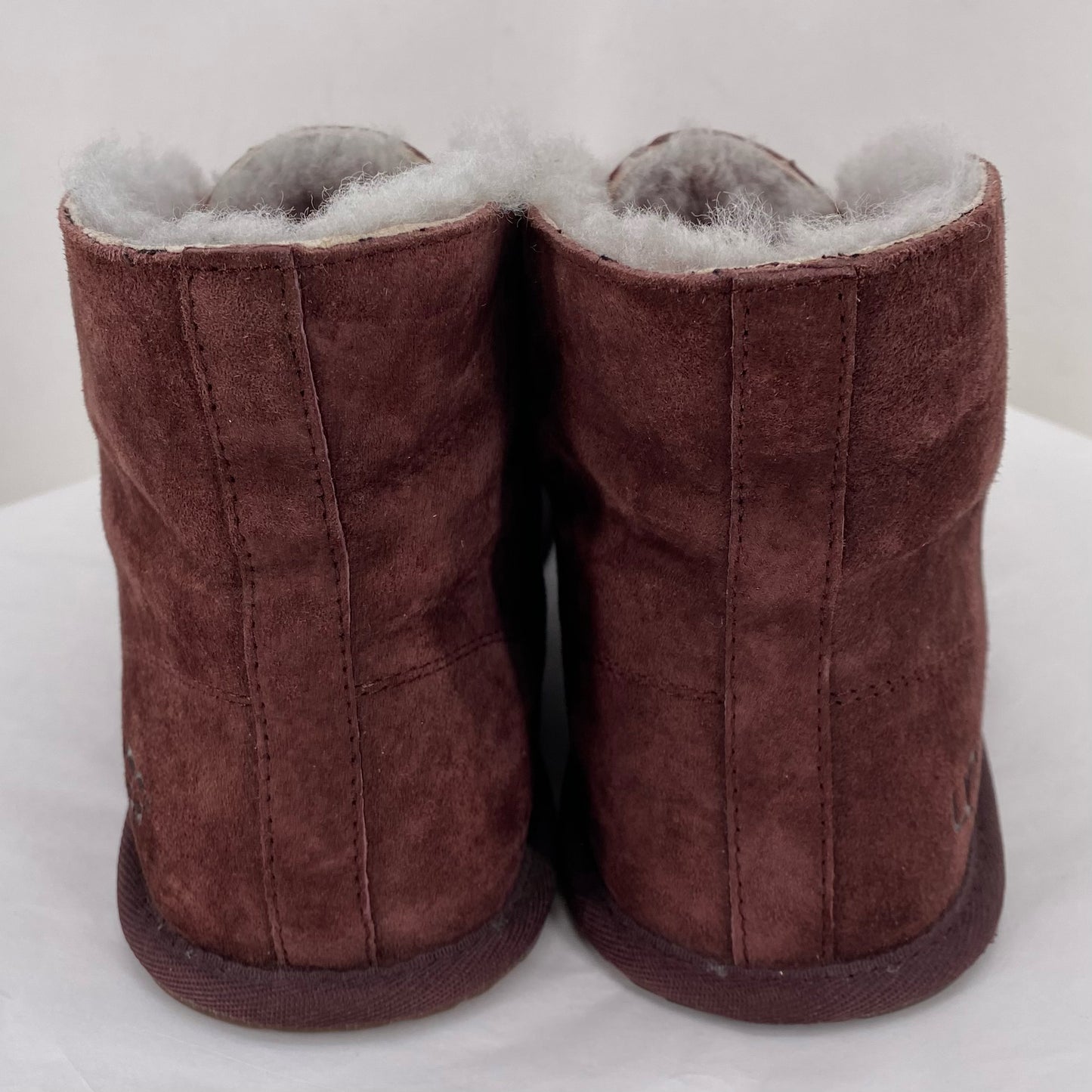 Burgundy W Shoe Size 10 UGG Slippers