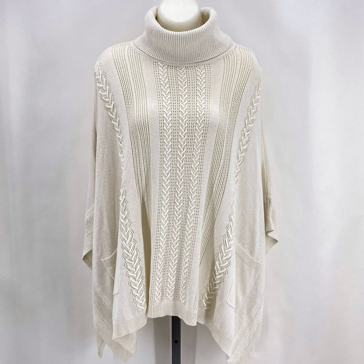 Size S/M WHITE HOUSE BLACK PONCHO