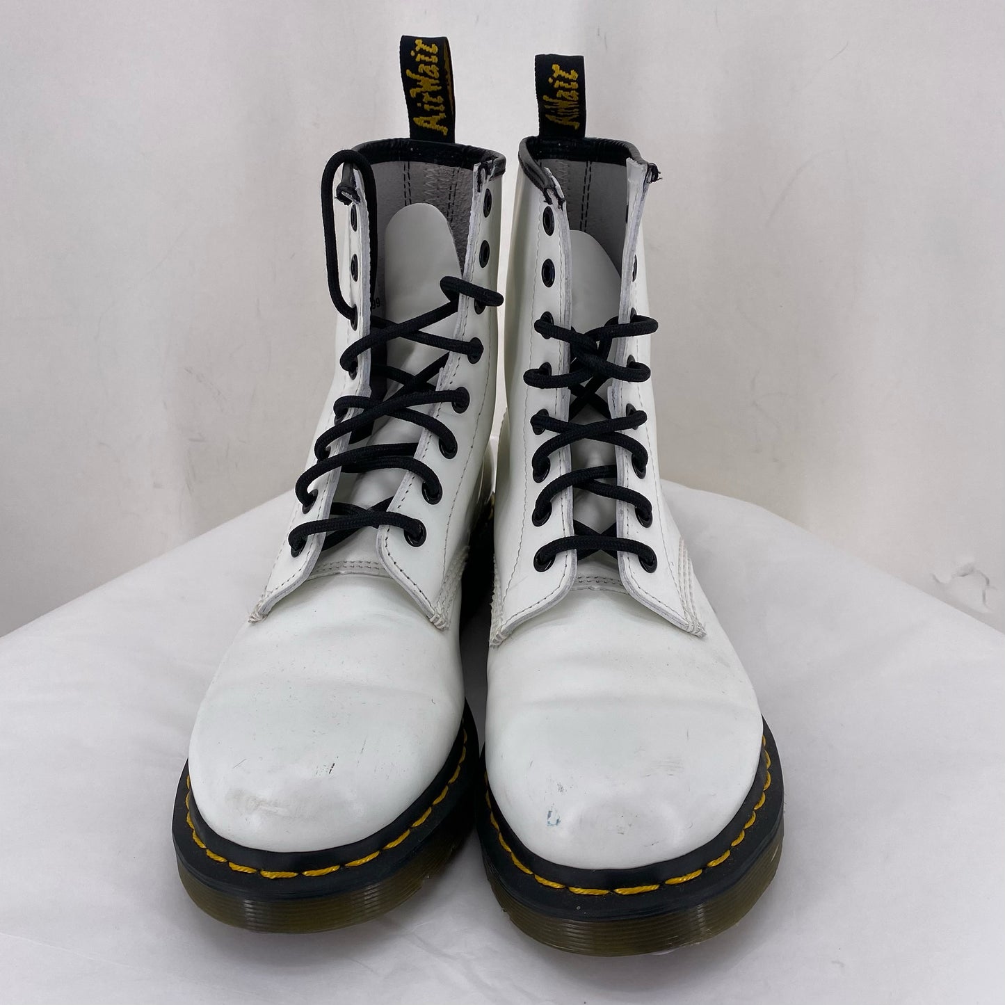 White W Shoe Size 8 DR. MARTENS Boots