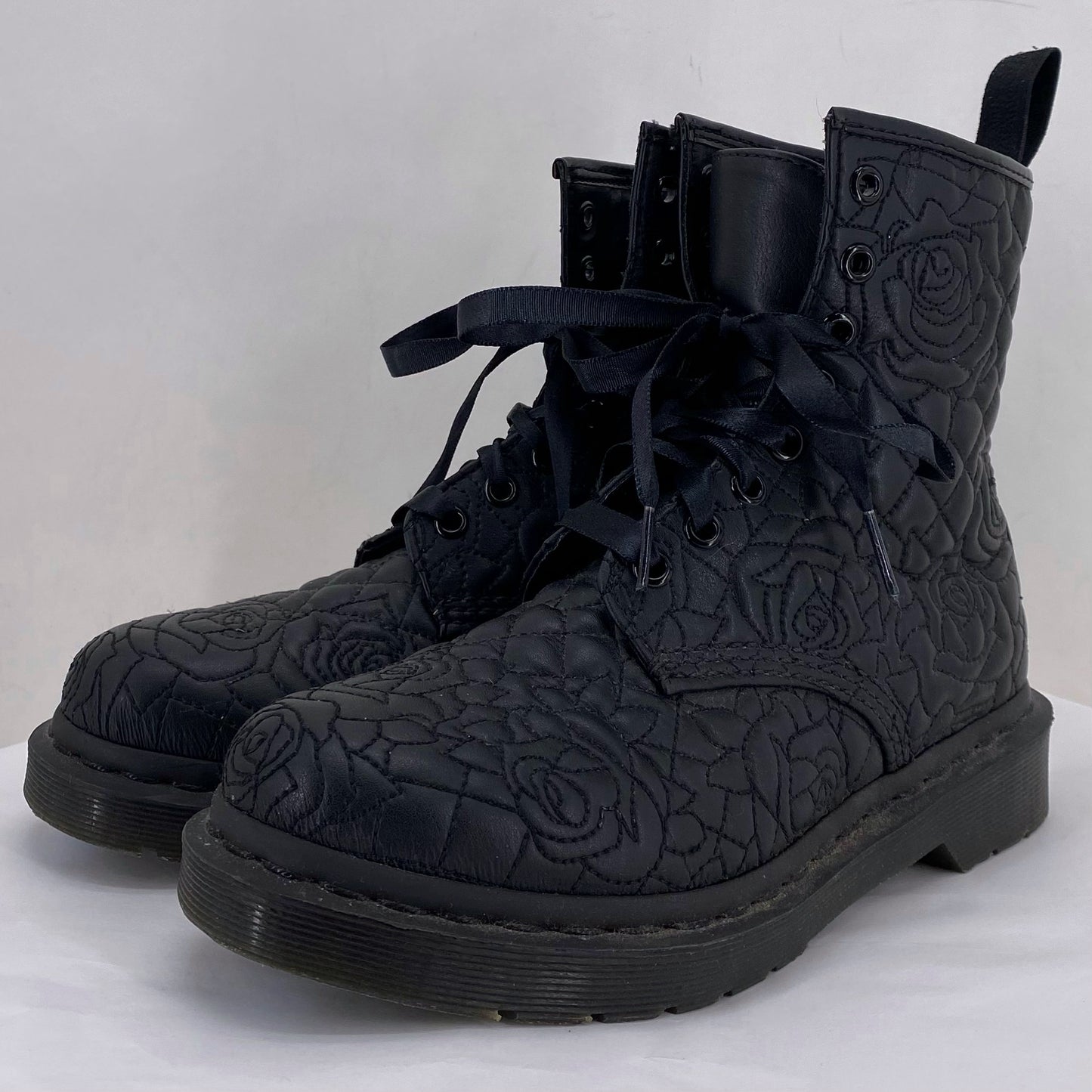 Black W Shoe Size 6 DR. MARTENS Boots