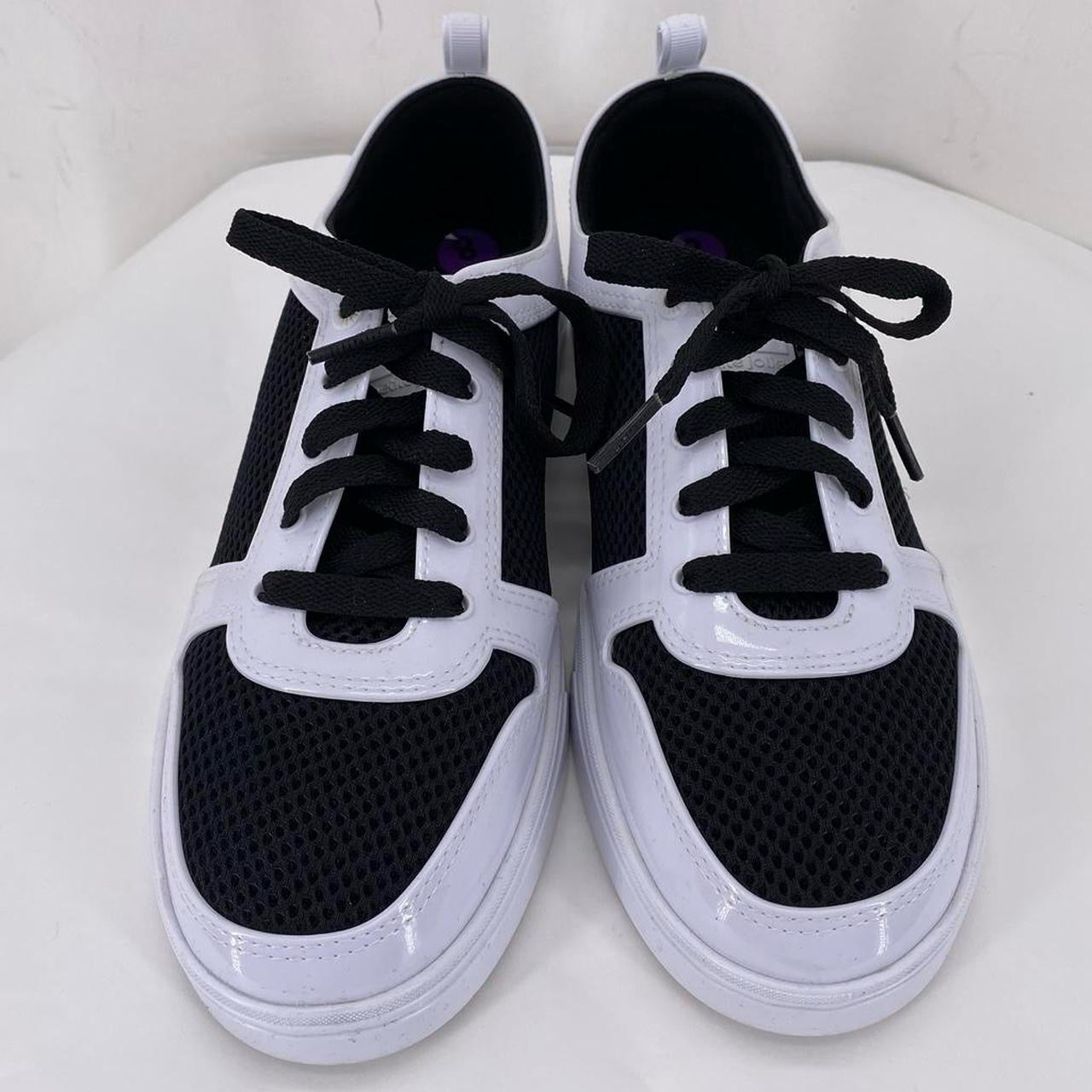 BLACK/WHITE W Shoe Size 8 Sneakers