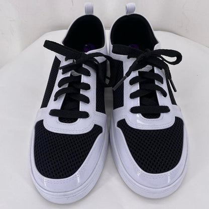 BLACK/WHITE W Shoe Size 8 Sneakers