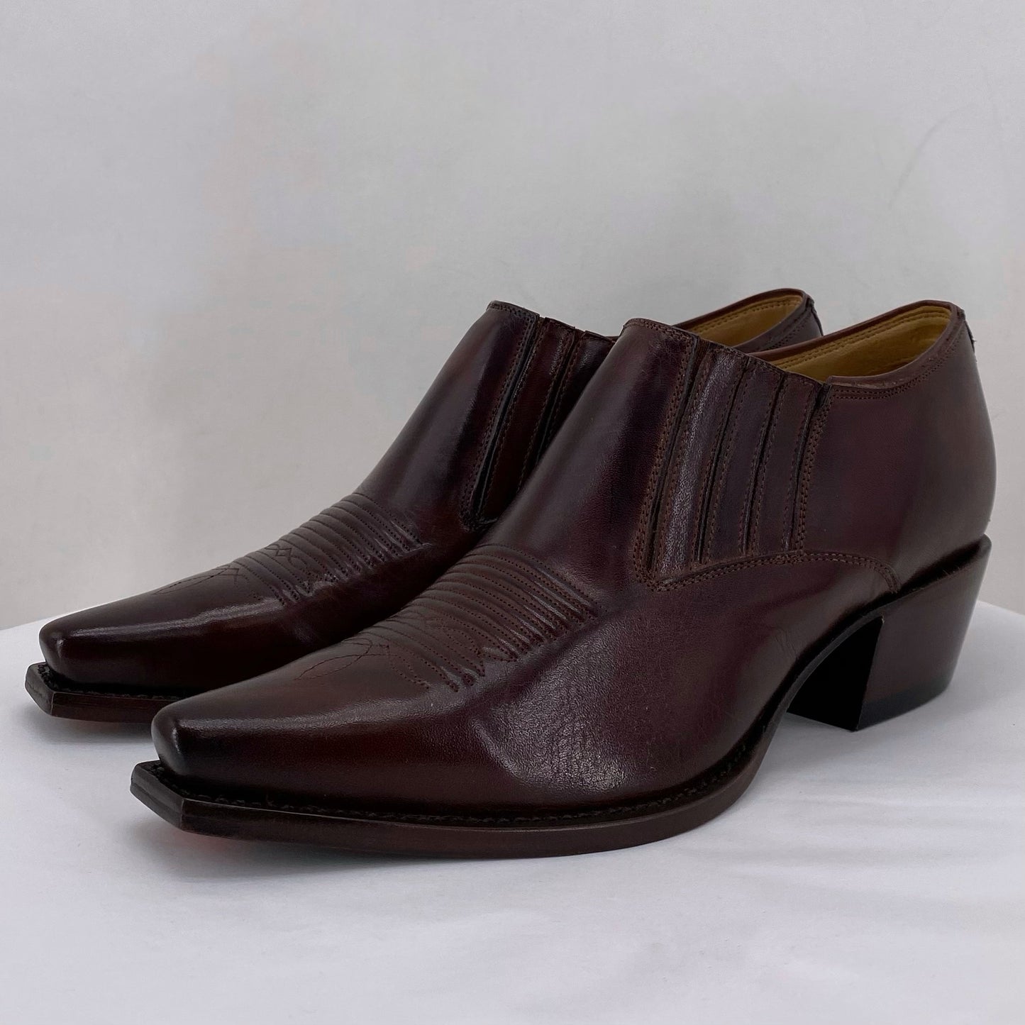 REDDISH BROWN W Shoe Size 6.5 CHARLIE HORSE shooties/booties