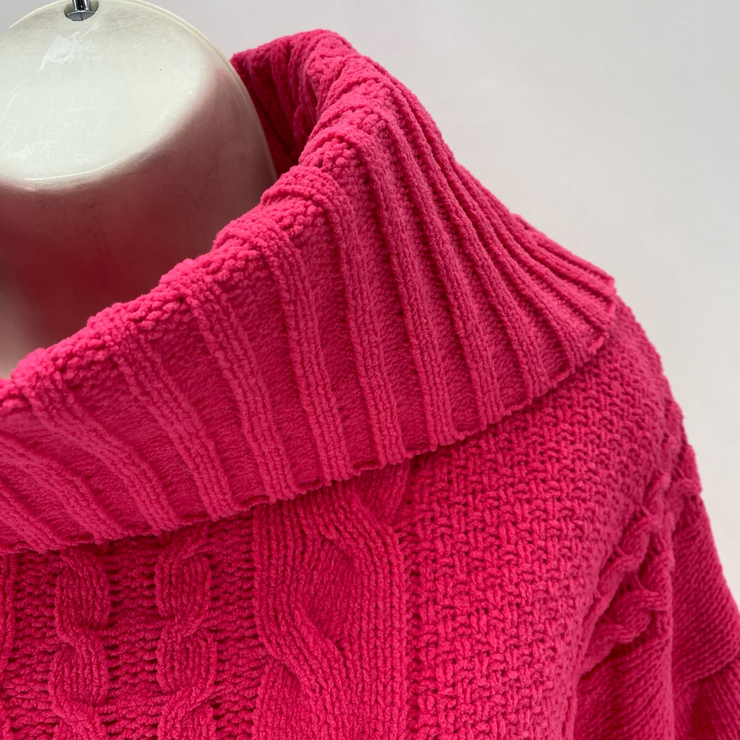 Size L absolutely famous Sweater